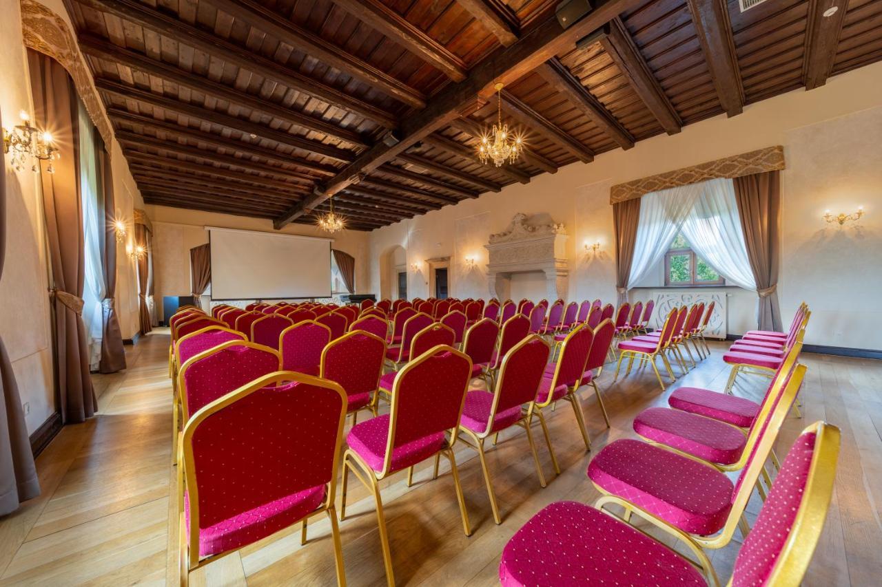 Zamek Centrum Konferencyjno-wypoczynkowe 4* Kliczków