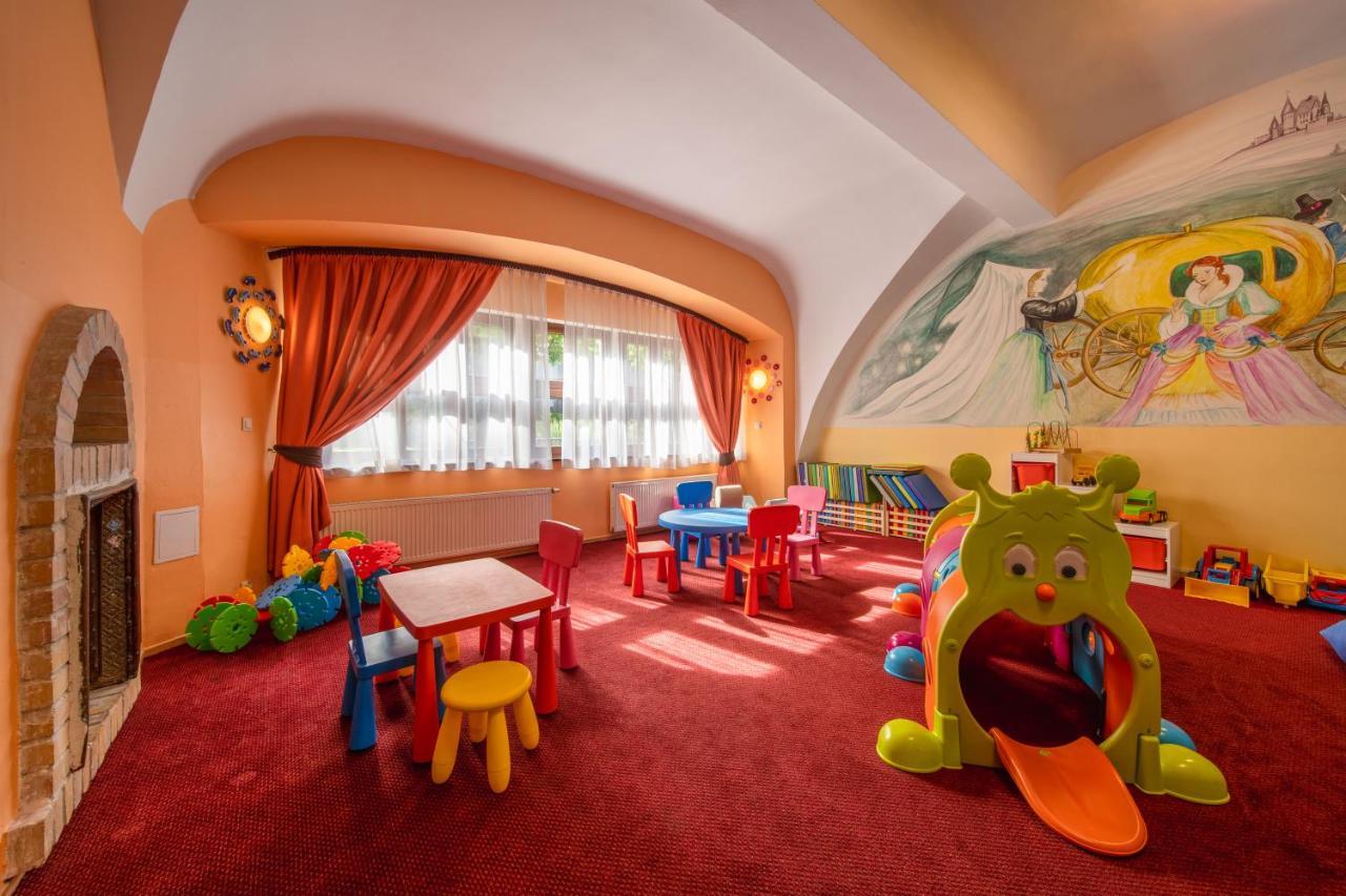 Zamek Centrum Konferencyjno-wypoczynkowe 4*